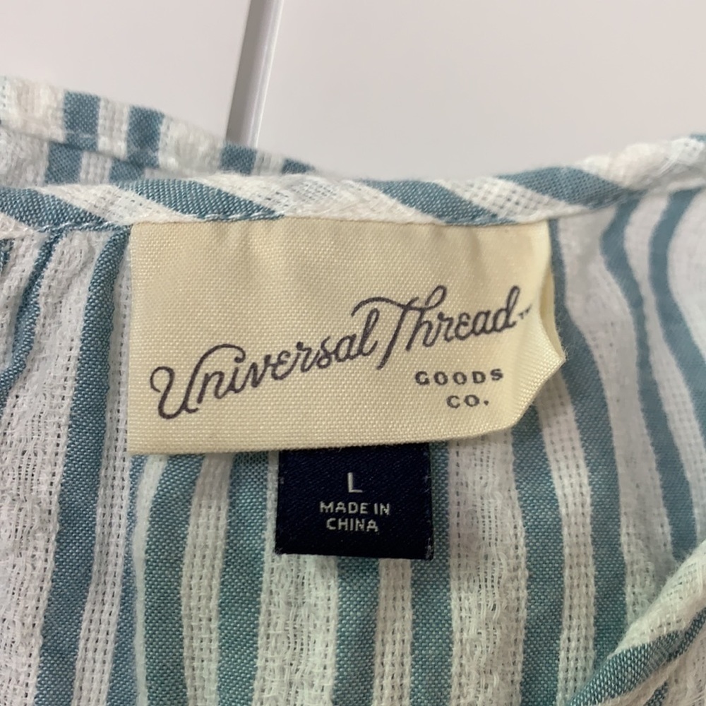 Universal Threads ruffle top - Picture 7 of 8